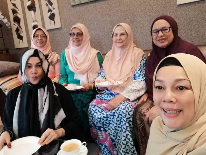 Itu kak Sharifah Haslinda kan, cantik dia berniqab sekarang 